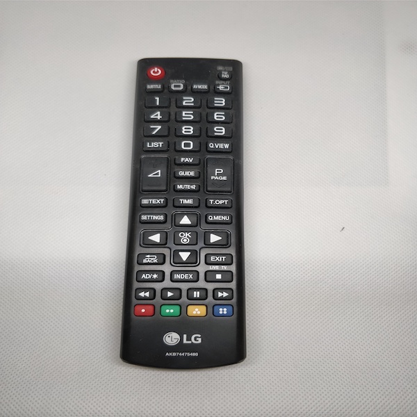 LG TV pult - оригинальный, продается с доставкой по Баку.